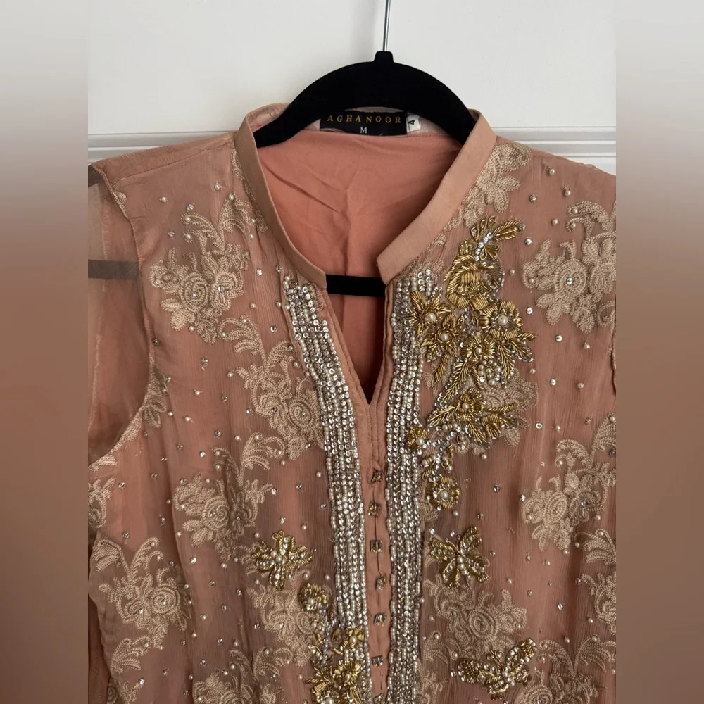 Agha Noor - Chiffon Elegant Peach Embroidered Kurta ( 2 piece ) - Picture 6 of 8